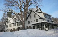 Follansbee Inn - parking
