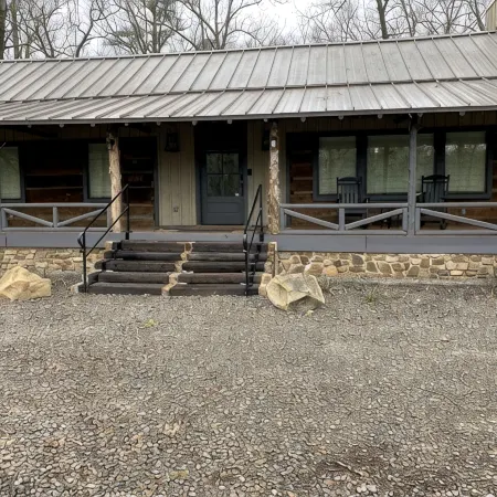 Modern cabin on beautiful Lake Greeson 45 minutes from Hot Springs!