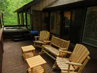 Cozy Bear Lodge on top of Casey's Mountain! - Great Location!! - Wi-Fi