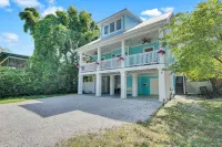 Luxury Tybee Beach House: Sleeps 10.  Close to Town and the Beach - Beach