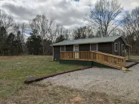 Private cabin located on 7 acres in the country - Chalets