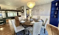 LUXURY WATERFRONT HOME w/PRIVATE BEACH w/BBQ PATIO - Wifi