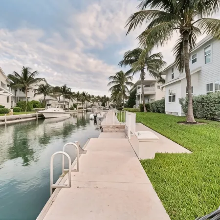 Professionally Decorated - Large Boat Slip - This Villa Is A Must Stay !!