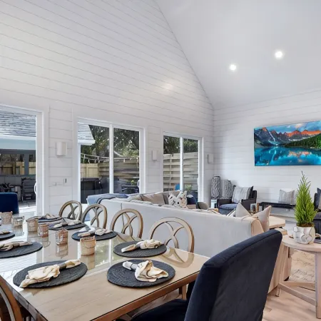 Peaceful vacation retreat on SSI within walking distance of beach & Pier Village