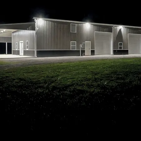 Barndominium in the country. Two acre fishing lake, large porch and Pickleball.
