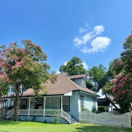 Spacious Victorian w/Game Room & Hot Tub