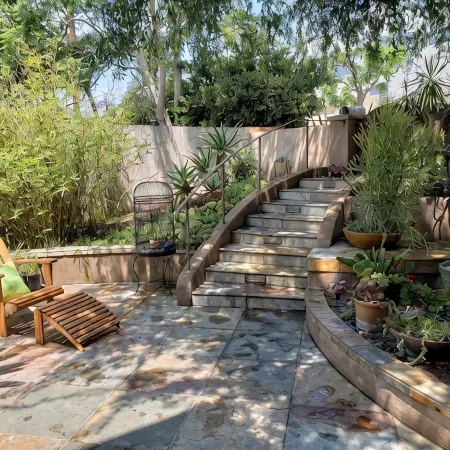 Ocean & Lagoon View Studio, Walk to Beach, Large Private View Deck