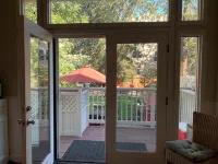 Historic Queen Anne Victorian in the Heart of Windsor - Wifi