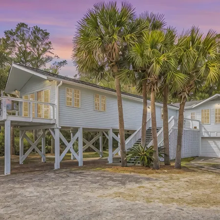 Ocean and Marsh Views, Surf Cottage, Sleeps 7