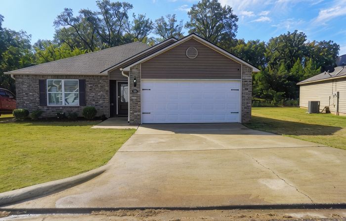 Sweet cozy  3-bedroom house in delightful downtown Montevallo