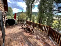 Beautiful log home-dog friendly, creek & mountain views,close to national parks - Feriehus