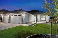 New house! Hot Tub and fire-pit waiting for you. - 4-Star