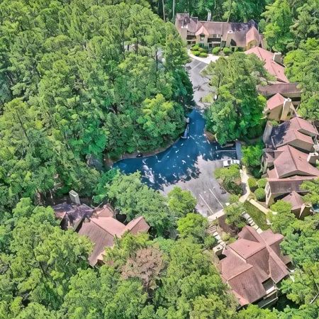 Resort Access - Lake - Pools -Pickleball - Gym. Spacious Townhome for Groups