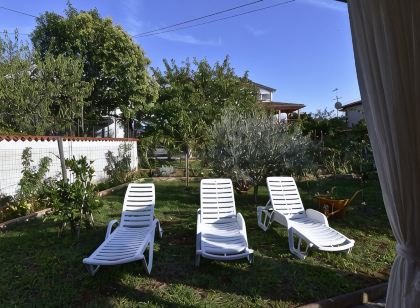 Vedrana 4 Apartment, Umag, Near the Sea, Wi-Fi, Garden Carts