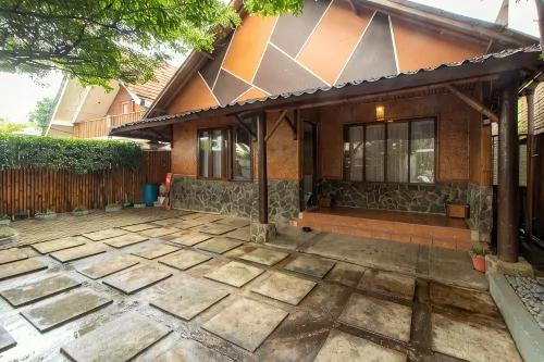 3BR Pool & Mountain View Modern Bamboo - Family Only - 3-Star