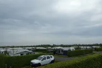 Nakskov Fjord Camping & Cottages - parking