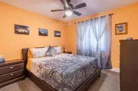 Sandalwood Cottage | Hot Tub | Walk to Beach | Firepit | Grand Bend & the Pinery - Wifi
