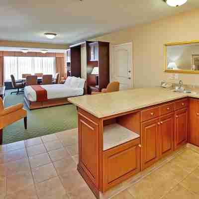 Holiday Inn Express & Suites Cape Girardeau I-55 Rooms