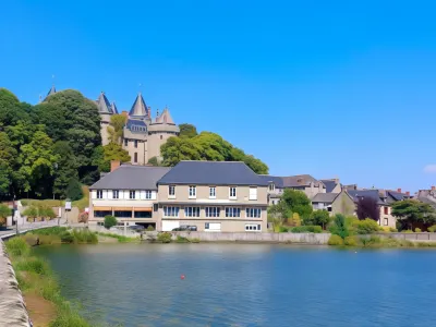 Hôtel Restaurant Du Lac Hôtels à : Bazouges-la-Pérouse