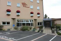 Logis Hotel des Cépages Отели в г. Арбуа