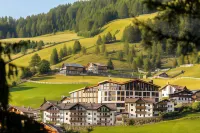 Panoramic Lotsch Hotels in Sarentino