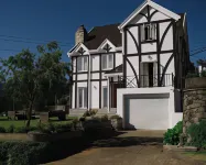 Tudor Barn - Little England Cottages Hotels in Kandapola