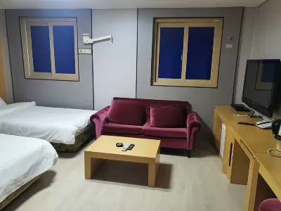 Jay (J) Hotel