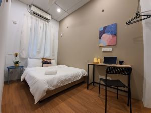 Room at Jln Loh Boon Siew Georgetown