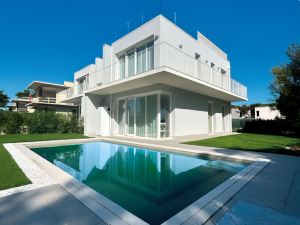 Splendida villa con piscina e vista laguna