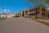 Quality Inn & Suites Round Rock Hotels near Kinningham Park