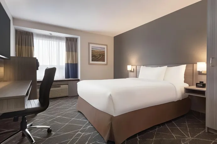 Microtel Inn & Suites by Wyndham Kanata Ottawa West Hotels near 