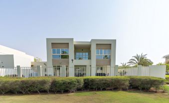 Luxury 5B Villa Private Garden in Ras Al Khaimah