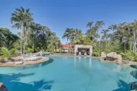 Pool & Hot Tub: Spacious Villa in Coral Springs!