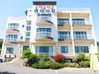 Hera Castle Pension Отели рядом с достопримечательностью «Живой музей»
