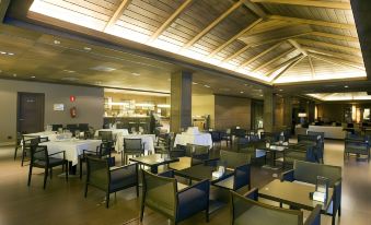 a large dining room with tables and chairs arranged for a group of people to enjoy a meal together at Hotel Val de Neu G.L.