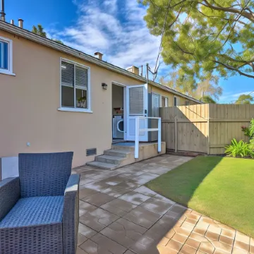 1 Mi to Dtwn Burbank: Mod Gem w/ Private Yard