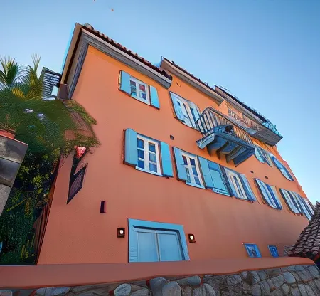 Byron Traditional Hotel