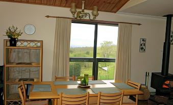 Ravensbourne Escape - Cedar Lodge