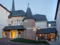 Relais des Trois Châteaux Hôtel-Restaurant - Teritoria 샤또 드 슈베흐니 공원 주변 호텔