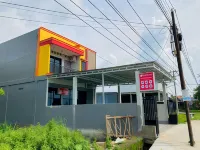 RedDoorz Near Dr Oen Solo Baru Hospital Hotels near Makam Simbar Joyo Soko