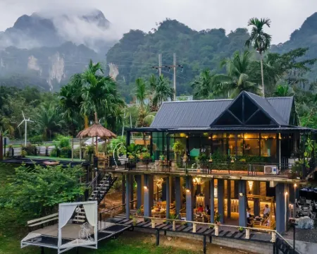 บริดจ์ ฮิลล์ คาเฟ่ แกลมปิ้ง โรงแรมในอำเภอ พนม