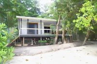 Evis Resort at Nggatirana Island Hotels in 