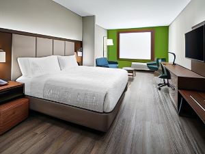 Holiday Inn Express & Suites Midland Loop 250