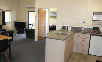 Captains Quarters Motor Inn