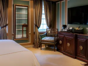 Windsor Arms Hotel