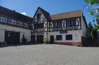 Gästehaus Strieth Hotels in der Nähe von Weingüter Geheimrat J.Wegeler GmbH & Co. KG
