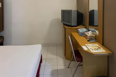Hotel Laut Jaya Tanjung Pinang RedPartner Các khách sạn gần Surau Annur