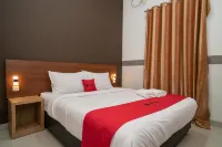 RedDoorz Syariah Near Kota Cinema Mall Jatiasih Hotel a Jatiasih