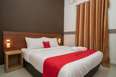 RedDoorz Syariah Near Kota Cinema Mall Jatiasih Hotel a Jatirahayu