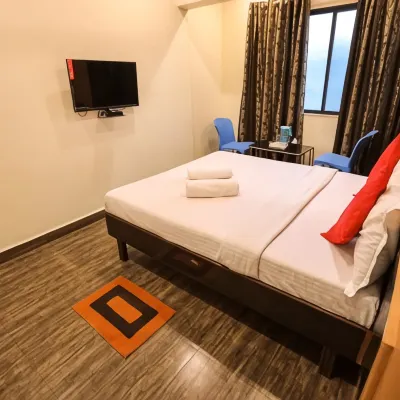 Hotel Sai Niwas Các khách sạn gần Hang Karla
